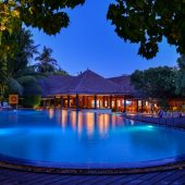 Adaaran Select H pool area night